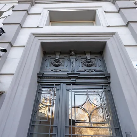 Newly Renovated Next To The National Museum Appartement *